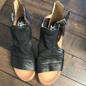 LIKE NEW W/O TAG-Miz Mooz Black Sandals Leather Comfort